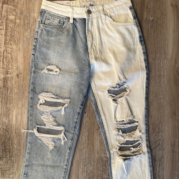 Vervet Two-Tone Cropped Mom Jeans - Picture 2 of 6